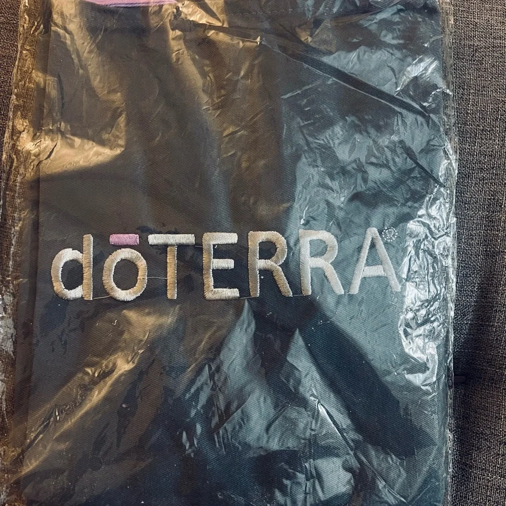NEW Essential Oil Apron dōTERRA for AromaTouch, Cooking, or teaching a class - Picture 4 of 5
